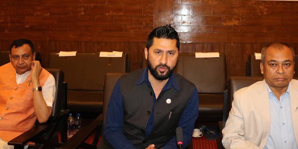 रामहरि श्रेष्ठ प्रकरणमा अनुसन्धान प्रभावित हुँदैन : गृहमन्त्री लामिछाने